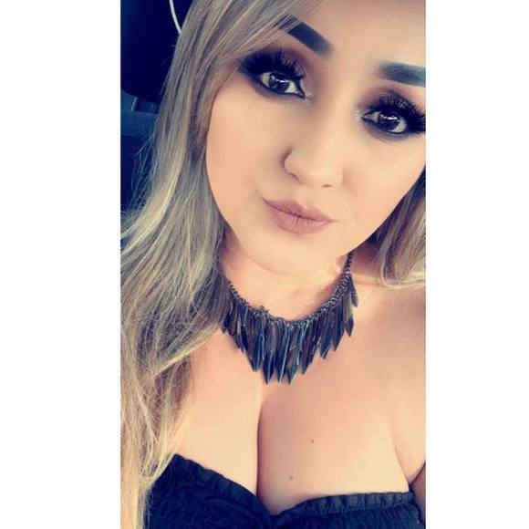 Meet your Posher, Erika - Picture 1 of 6